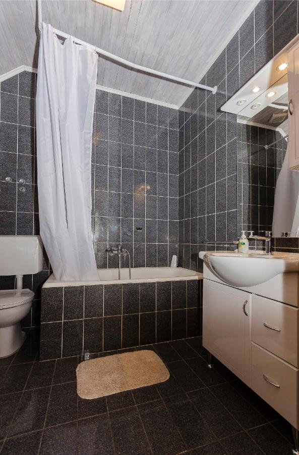 Apartment And Rooms Ema 沃迪切 外观 照片